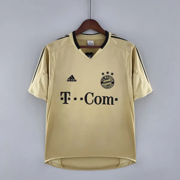 Retro Bayern 2004-05 Away kit