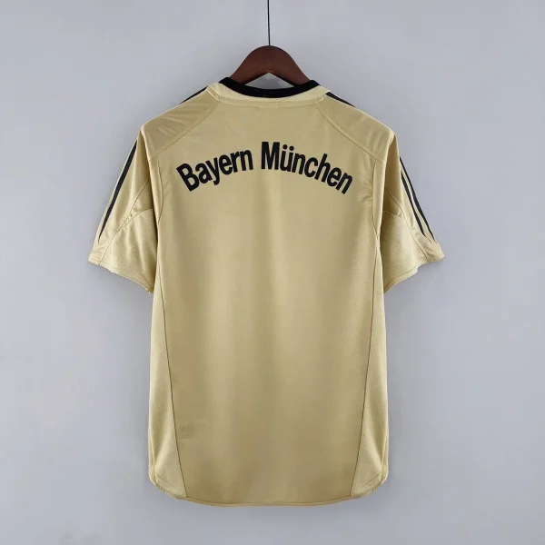 Retro Bayern 2004-05 Away kit